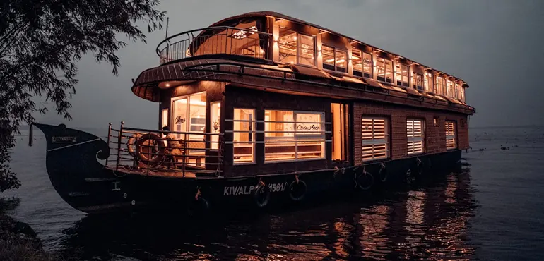 Anna Luxury Houseboat