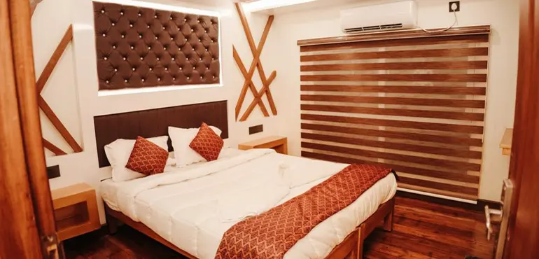 Anna Luxury Houseboat